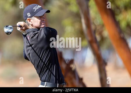 Karlkurla, Australia, 23 April, 2022. Scott Strange hits a shot off the first tee during the 2021 CKB WA PGA Championship, part of the ISPS HANDA PGA Tour of Australasia on April 23, 2022 at Kalgoorlie Golf Course in Kalgoorlie, Australia. Credit: Graham Conaty/Speed Media/Alamy Live News Stock Photo