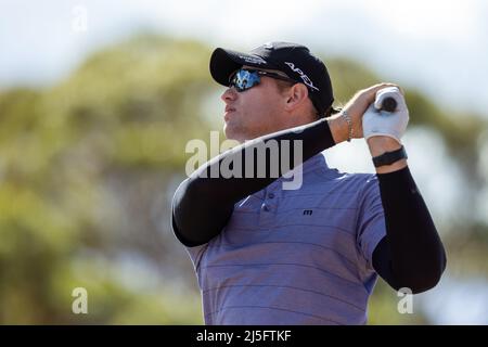 Karlkurla, Australia, 23 April, 2022. Josh Armstrong hits a shot off the first tee during the 2021 CKB WA PGA Championship, part of the ISPS HANDA PGA Tour of Australasia on April 23, 2022 at Kalgoorlie Golf Course in Kalgoorlie, Australia. Credit: Graham Conaty/Speed Media/Alamy Live News Stock Photo