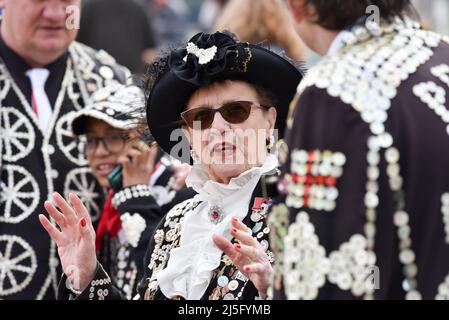 Trafalgar Square, London, UK. 23rd Apr 2022. St George's Day on Trafalgar Square. Credit: Matthew Chattle/Alamy Live News Stock Photo