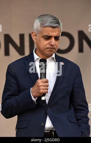 London, UK. 23rd Apr, 2022. Sadiq Khan, mayor of London speaks at the St George's Day celebrations in Trafalgar Square. Credit: JOHNNY ARMSTEAD/Alamy Live News Stock Photo