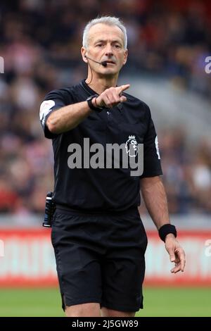 London, UK. 23rd Apr, 2022. Referee Martin Atkinson in action during the game. Premier league match, Brentford v Tottenham Hotspur at the Brentford Community Stadium in Brentford, London on Saturday 23rd April 2022. this image may only be used for Editorial purposes. Editorial use only, license required for commercial use. No use in betting, games or a single club/league/player publications. pic by Steffan Bowen/Andrew Orchard sports photography/Alamy Live news Credit: Andrew Orchard sports photography/Alamy Live News Stock Photo
