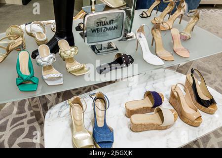 Inside interior neiman marcus department store display sale handbags bags  hi-res stock photography and images - Alamy