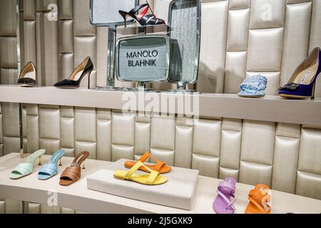 Inside interior neiman marcus department store display sale handbags bags  hi-res stock photography and images - Alamy