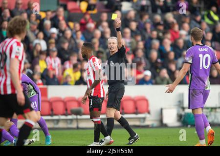 London, UK. 23rd Apr, 2022. Match referee Martin Atkinson shows the yellow card to Mads Bech Sørensen of Brentford during the Premier League match between Brentford and Tottenham Hotspur at Brentford Community Stadium, London, England on 23 April 2022. Photo by Salvio Calabrese. Editorial use only, license required for commercial use. No use in betting, games or a single club/league/player publications. Credit: UK Sports Pics Ltd/Alamy Live News Stock Photo