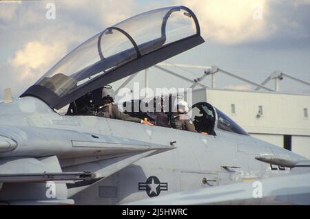 F-14 Tomcat air crew starting their Grumman F-14 Tomcat aboard NAS Miramar in San Diego, California Stock Photo