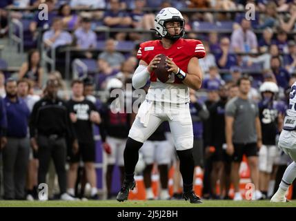 TCU quarterback Josh Hoover (10) looks to pass during an NCAA college ...