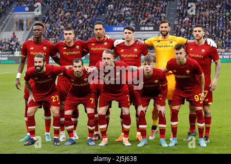 Milan, Italy. 23rd Apr, 2022. Italy, Milan, apr 23 2022: as Roma starting line up in center field for team photo prior the kick-off during football match FC INTER vs AS ROMA, Serie A 2021-2022 day34 San Siro stadium (Photo by Fabrizio Andrea Bertani/Pacific Press) Credit: Pacific Press Media Production Corp./Alamy Live News Stock Photo