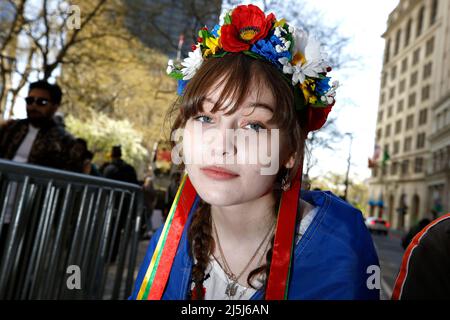 New York City, USA. 23rd Apr, 2022. Supporters of arming Ukraine fighters gather at the Bowling Green Park on April 23, 2022 in New York City, USA. During the impending meeting with US secretary of state, Antony Blinken, and defence secretary, Lloyd Austin, President Volodymyr Zelenskiy will ask for more weapons, as the Russian invasion shifts to the eastern and southern border of Ukraine, according to sources. (Photo by John Lamparski/Sipa USA) Credit: Sipa USA/Alamy Live News Stock Photo