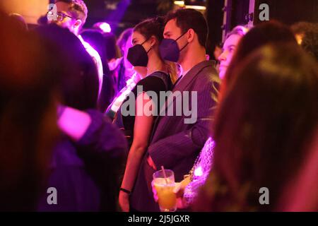 Exclusive - Margaret Qualley and her boyfriend at No Pi on April 23