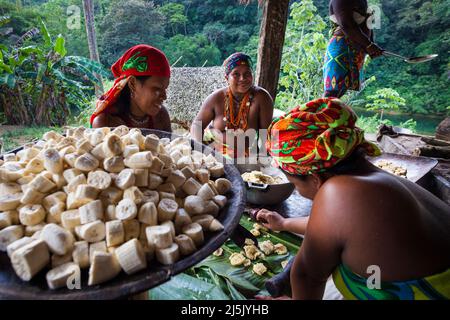 Embera puru indian woman are preparing plantain before frying in the Embera puru village, Rio Pequeni, Republic of Panama, Central America. Stock Photo