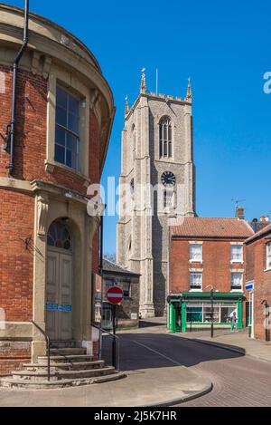 Fakenham town, view along Oak Street with the curved facade of the town cinema (left) and the Parish Church visible straight ahead, Fakenham, UK Stock Photo