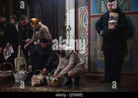 Bucha, Kyiv, Ukraine. 24th Apr, 2022. People seen preparing baskets. The Orthodox Easter service at night - from late Saturday night to early Sunday morning- had been celebrated inside St. Michael's Golden Domed Cathedral, in Kyiv, at the presence of the Metropolitan Epifany, the clergy and few people, due to national curfew. The ceremony has been recorded for online streaming for devoted people. (Credit Image: © Valeria Ferraro/ZUMA Press Wire) Stock Photo