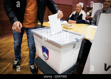 Kranj, Slovenia. 24th Apr, 2022. A voter casts his ballot during the 2022 Slovenian parliamentary elections in Kranj. A record turnout is expected, while polls suggest a tight race between Prime Minister Janez Jansa's Slovenian Democratic Party (SDS) and the Freedom Movement, a new party headed by Robert Golob. Credit: SOPA Images Limited/Alamy Live News Stock Photo