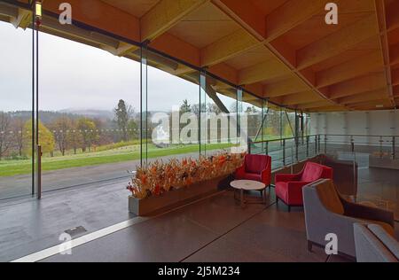 MACALLAN WHISKY DISTILLERY INTERIOR CRAIGELLACHIE SCOTLAND VIEW TO EXTERIOR FROM UPSTAIRS BAR LOUNGE AREA Stock Photo