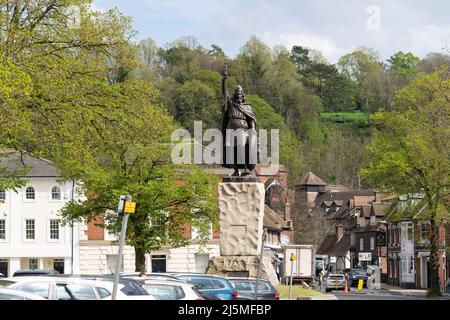 The distinctive landmark of the solid bronze statue of King Alfred The Great dominates the Broadway in Winchester city centre. Hampshire, England Stock Photo