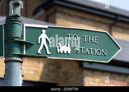 A street sign with the words 'To The Station' giving directions for pedestrians to Alresford train station on the Watercress Line. Hampshire, England Stock Photo