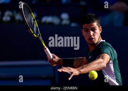 Barcelona, Spain. 24th Apr, 2022. Carlos Alcaraz of Spain in action during the final match of the Barcelona Open Banc Sabadell at the Real Club de Tenis Barcelona on April 24, 2022 in Barcelona, Spain. Foto: Siu Wu. Credit: dpa/Alamy Live News Stock Photo