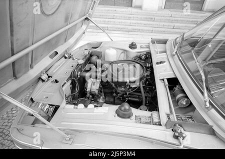 Photo series with a BMW 2000 in front of the Nationaltheather in Munich. [automated translation] Stock Photo