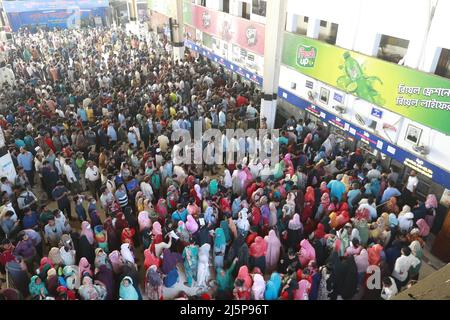 Dhaka, Bangladesh. 25th Apr, 2022. Bangladeshi people wait in queue to collect tickets at Komolapur railway station as the Bangladesh Railways start selling advance tickets ahead of the Eid al-Fitr holiday in Dhaka, Bangladesh, April 25, 2022. Eid al-Fitr is an important religious holiday celebrated by Muslims worldwide that marks the end of Ramadan, the Islamic holy month of fasting. Credit: Abaca Press/Alamy Live News Stock Photo