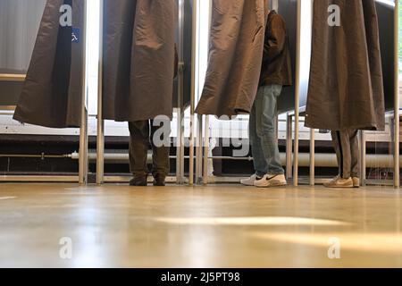 People cast their vote during the second round of the presidential election at polling station in Charenton le Pont in the Val de Marne, Paris, France on Apr. 24, 2022. President Emmanuel Macron and Marine LePen are the leading candidates. (Photo by Lionel urman/Sipa USA) Stock Photo