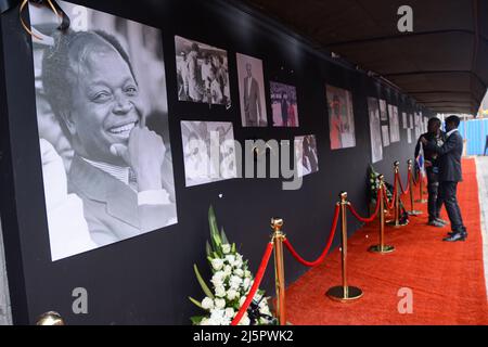 Nairobi, Kenya. 25th Apr, 2022. Portraits of the former president of Kenya Mwai Kibaki are seen at Parliament Buildings in Nairobi where his body will lie-in-state for three days. The 90 year old former head of state died on February 22, 2022 as announced by the current president Uhuru Kenyatta. (Photo by John Ochieng/SOPA Images/Sipa USA) Credit: Sipa USA/Alamy Live News Stock Photo