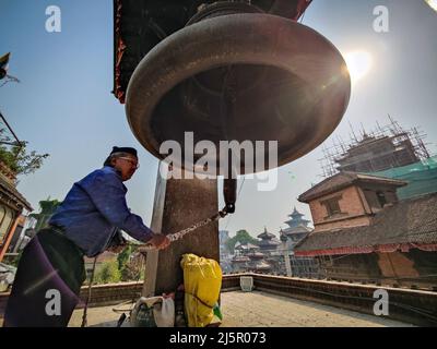 Kathmandu, Bagmati, Nepal. 25th Apr, 2022. A man rings big bell at reconstruction site of Hanumandhoka Durbar Square in Kathmandu, Nepal on April 25, 2022. Nepal on Monday marked the seventh anniversary of a devastating Gorkha earthquake that killed almost 9,000 people and left millions homeless. (Credit Image: © Sunil Sharma/ZUMA Press Wire) Stock Photo