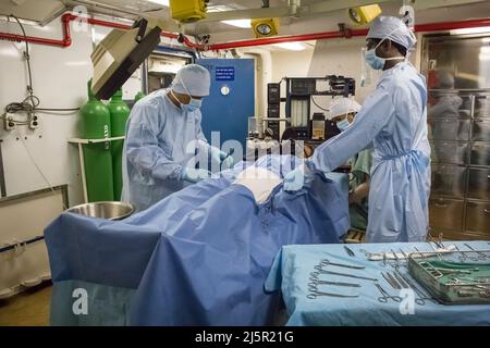 Two fake doctors and a nurse operating on a patient in the sick bay and hospital of the USS Midway aircraft carrier, San Diego Navy Pier Stock Photo