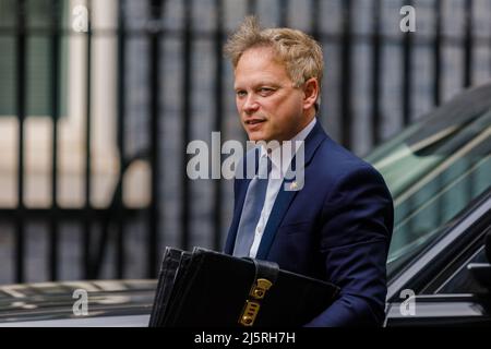 Downing St. London, UK. 25th April 2022.Grant Shapps MP, Secretary of State for Transport, arriving in Downing Street. Amanda Rose /Alamy Live News Stock Photo