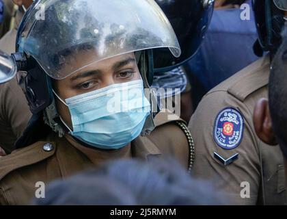 Colombo, Sri Lanka. 24th April 2022. Colombo, Western, Sri Lanka: Sri Lanka Inter-University Students' Federation (IUSF) students surround PM Residence. Stock Photo