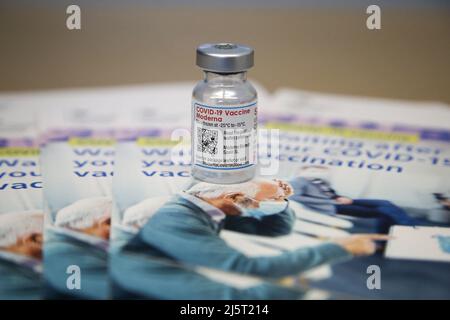 London, UK. 22nd Apr, 2022. A vial containing Moderna COVID-19 vaccine is seen with the information handouts at a clinic. (Credit Image: © Dinendra Haria/SOPA Images via ZUMA Press Wire) Stock Photo
