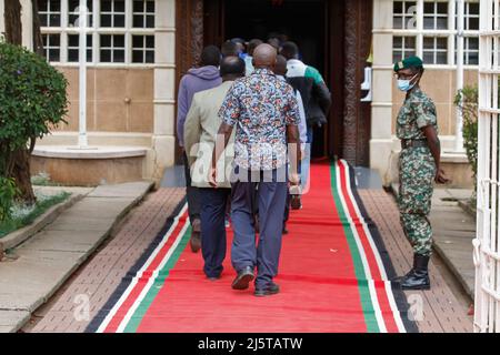 Nairobi, Kenya. 25th Apr, 2022. Kenyans walk into the parliament building to view the body of the late former president Mwai Kibaki. Kenyans got an opportunity to view and give last respect to the body of former Kenya president the late Mwai Kibaki which is lying at the Kenyan parliament. The former president passed away on 22 April 2022 at the age of 90. (Photo by Boniface Muthoni/SOPA Images/Sipa USA) Credit: Sipa USA/Alamy Live News Stock Photo