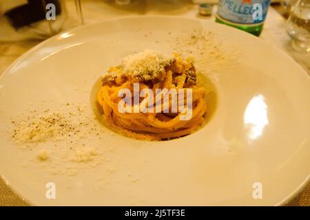 A small bowl of ragù bolognese (spaghetti bolognese) at a restaurant in Pescara, Abruzzo, Italy, April 2022 Stock Photo