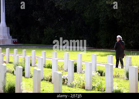 Rome, Italy. 25th Apr, 2022. ROME, ITALY - 25.04.2022: On the day of April 25, in Italy, the celebration of liberation from the Nazi fascism, an elderly English lady visits the Rome War Cemetery. The Cemetery is a war memorial that houses the remains of the soldiers belonging to the Commonwealth who fell in Rome during the Second World War. Credit: Independent Photo Agency/Alamy Live News Stock Photo