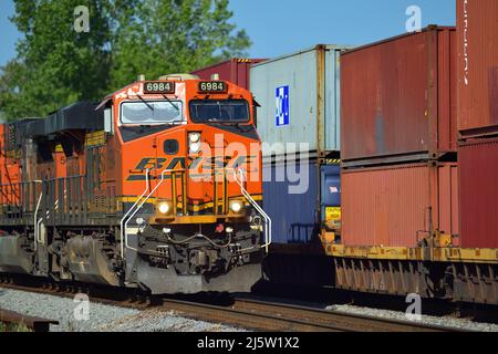 Hoffman Estates, Illinois, USA. A Canadian National Railway freight train led by an off-road, run-through Burlington Northern Santa Fe locomotives. Stock Photo