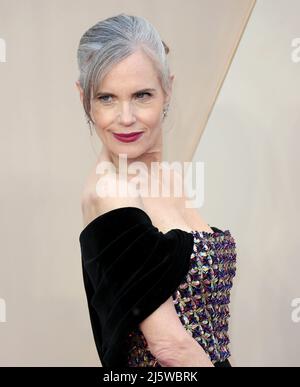 Apr 25, 2022 - London, England, UK - Elizabeth McGovern attending Downton Abbey: A New Era World Film Premiere, Cineworld Leicester Square Stock Photo