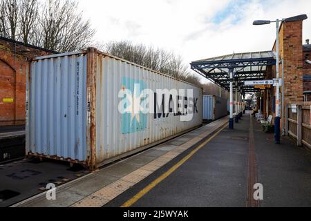 Containers pass through Melton Mowbray Railway Station Stock Photo