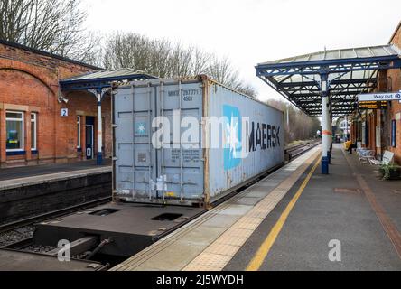 Containers pass through Melton Mowbray Railway Station Stock Photo