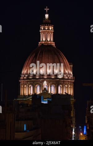 Night view of the dome of the Basilica of Our Lady of Mount Carmel in Valletta Stock Photo