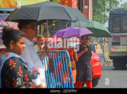 Kolkata, India. 26th Apr, 2022. People came outside holding an umbrella in hot summer dayToday's temperature in Kolkata is around 40°c. The Met office declared a heatwave alert for most districts in South Bengal till 28th April.But it will continue to be warm and uncomfortable with no chance of rain, according to the Regional Meteorological Centre (RMC) till April 28. (Photo by Rahul Sadhukhan/Pacific Press) Credit: Pacific Press Media Production Corp./Alamy Live News Stock Photo