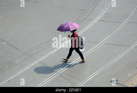 Kolkata, West Bengal, India. 26th Apr, 2022. A woman came outside holding an umbrella in a hot summer day.Today's temperature in Kolkata is around 40Â°c. The Met office declaredÂ a heatwave alertÂ for most districts in South Bengal till 28th April.But it will continue to be warm and uncomfortable with no chance of rain, according to the Regional Meteorological Centre (RMC) till April 28. (Credit Image: © Rahul Sadhukhan/Pacific Press via ZUMA Press Wire) Stock Photo