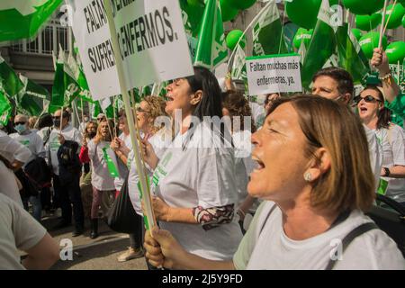 Madrid, Madrid, Spain. 26th Apr, 2022. Nurses protest against the low ratios of health workers, the deficit of professionals with templates that are reminiscent of pre-pandemic levels and the continuous ''blockade'' in Congress of the Patient Safety Law are some of the main problems currently facing the sector. (Credit Image: © Alberto Sibaja/Pacific Press via ZUMA Press Wire) Stock Photo