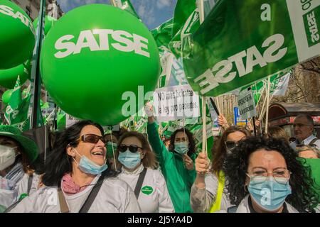 Madrid, Madrid, Spain. 26th Apr, 2022. Nurses protest against the low ratios of health workers, the deficit of professionals with templates that are reminiscent of pre-pandemic levels and the continuous ''blockade'' in Congress of the Patient Safety Law are some of the main problems currently facing the sector. (Credit Image: © Alberto Sibaja/Pacific Press via ZUMA Press Wire) Stock Photo