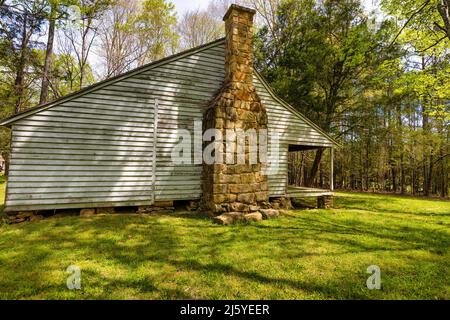 Durham, North Carolina, USA - April 13, 2022:  Old out building on the property. Stock Photo