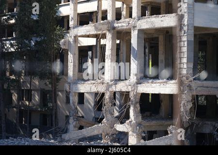 Destroyed old high rise building after bombing Stock Photo