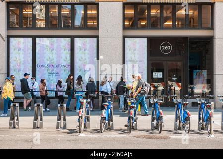 Shoppers line up outside 260 Sample Sale for the sample sale of LoveShackFancy, women’s lifestyle clothing, in NoMad in New York on Sunday, April 24, 2022  (© Richard B. Levine) Stock Photo