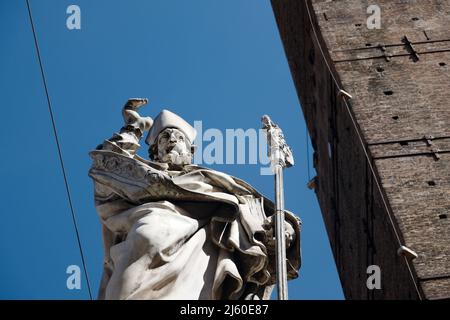 The Two Towers and statue of St Petronius (San Petronio), Bologna, Emilia-Romagna, northern Italy, April 2022 Stock Photo