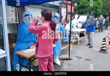 SHANGHAI, CHINA - APRIL 26, 2022 - Citizens take nucleic acid tests in Shanghai, China, April 26, 2022. Stock Photo