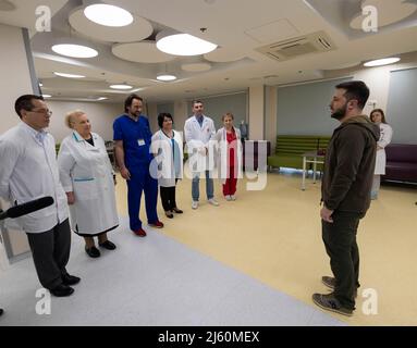 Kyiv, Ukraine. 26th Apr, 2022. Ukrainian President Volodymyr Zelenskyy, right, presents the staff and doctors of the Okhmatdyt National Childrens Specialized Hospital with medals, April 26, 2022 in Kyiv, Ukraine. Credit: Ukraine Presidency/Ukraine Presidency/Ģ����ý Live News Stock Photo