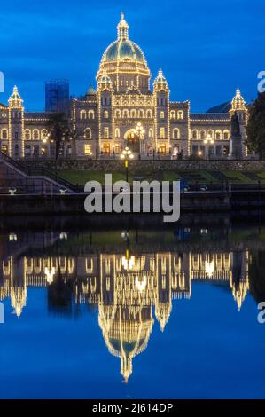 British Columbia Parliament Buildings at night in Victoria, Vancouver Island, British Columbia, Canada Stock Photo