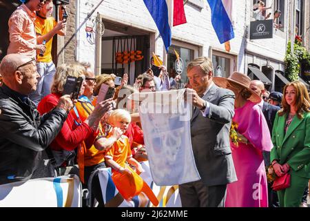 2022-04-27 12:59:14 MAASTRICHT - Atmospheric image with, among others, King Willem-Alexander, Queen Maxima, Princess Alexia during King's Day in Maastricht. After two silent corona years, the Dutch are again celebrating King's Day as usual. ANP POOL PATRICK VAN KATWIJK netherlands out - belgium out Stock Photo